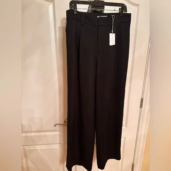 New with ripped tags. Vince black womens slacks size 10 - Picture 4 of 5